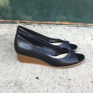 Black Wedges